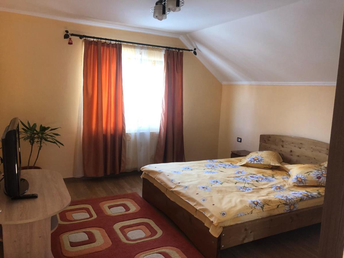 Casa Flori Hotel Călimăneşti Екстериор снимка
